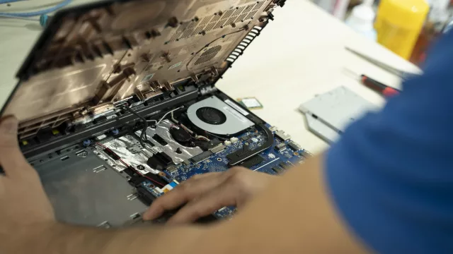 Informàtica i Més reabre su taller en Vilafranca del Penedès para reforzar su marca y ampliar servicios ante la demanda de la inteligencia artificial