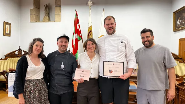 Adur Arrieta conquista Hondarribia con un pintxo nacido entre el atún del Cantábrico y el trigo medieval