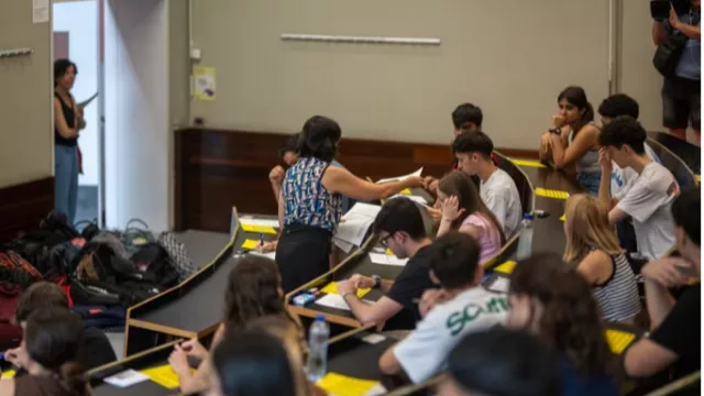 Una estudiante de Banyoles saca un 9,9 y lidera las notas de las PAU en Catalunya