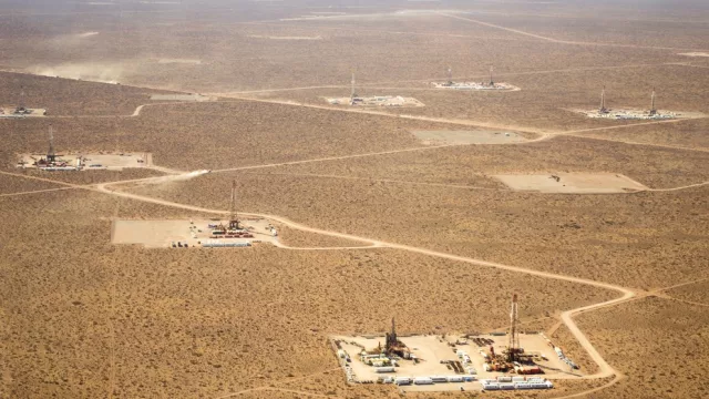 La argentina YPF se alía con la italiana Eni y la emiratí XRG para extraer gas no convencional de Vaca Muerta