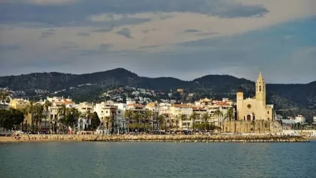 Sitges roza los 6.500 €/m² y entra en el top 10 nacional ante la presión inmobiliaria del litoral catalán.