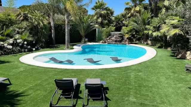 La ola de calor duplica las reservas de piscinas privadas en España