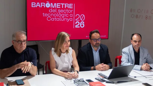 La IA cambia el trabajo tecnológico, pero no destruye empleo: el sector TIC catalán mantiene su crecimiento