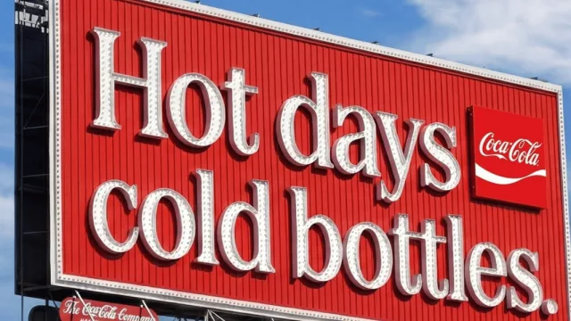 Coca Cola, arquitectura cognitiva del Debranding: minimalismo e Ingeniería Neuroperceptiva (lo que nadie te explicó aún)