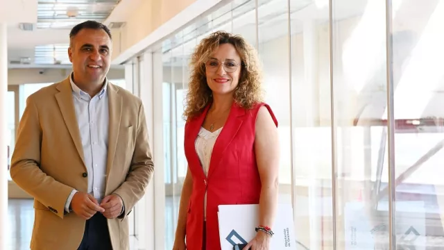 Vueling se queda con las conexiones aéreas de Granada a Bilbao y Valencia