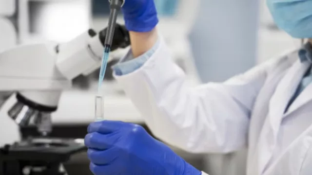 Científicos utilizan IA para diseñar virus inéditos capaces de combatir bacterias resistentes