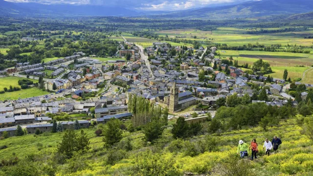 Llívia amplía su oferta de visitas guiadas para promover el turismo cultural durante el verano