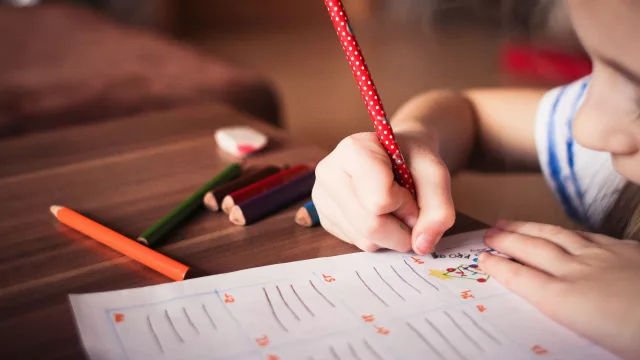 Adiós a las compras de última hora: las familias adelantan al verano el equipamiento escolar