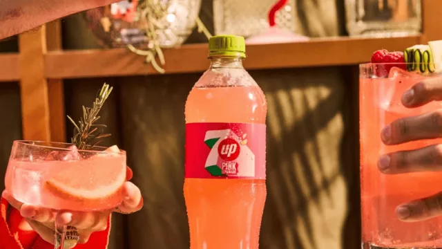 La era del MÁS: ¿por qué el alcohol perdió la mesa y una gaseosa rosa se sentó en su lugar? (enseñanza cross category)