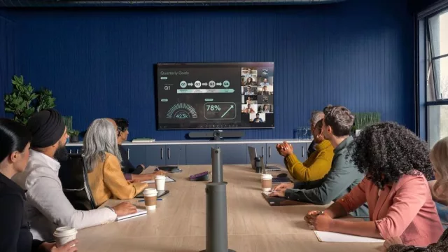 La tecnología vuelve a fallar en la oficina: 12 minutos perdidos por participante en cada reunión