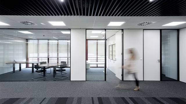El suelo técnico elevado impulsa la flexibilidad en las oficinas de Málaga