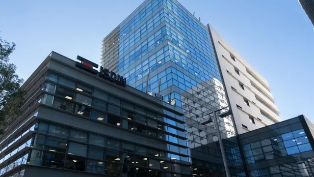 Puig adquiere el 50% de Isdin a Esteve por 1.200 millones y asume el control total de la firma