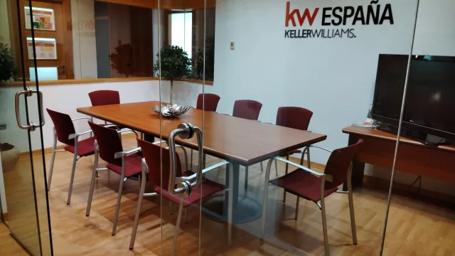 Diez capitales españolas exigen más de 10 años de esfuerzo para ahorrar la entrada y los gastos de compra de una vivienda