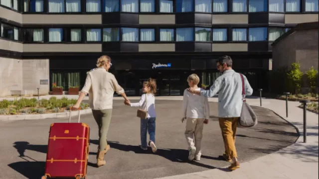 Radisson Hotel Group apoya la innovación digital y la IA para transformar la experiencia turística