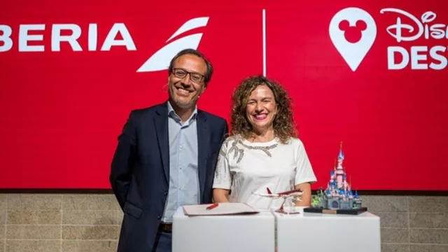 Iberia renueva su alianza con Disney como aerolínea preferente para Disneyland París, Orlando y cruceros