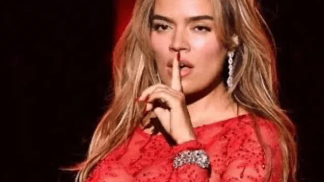 Karol G en Miami: récords, economía y lección de marca (una colombiana al "rojo" vivo)