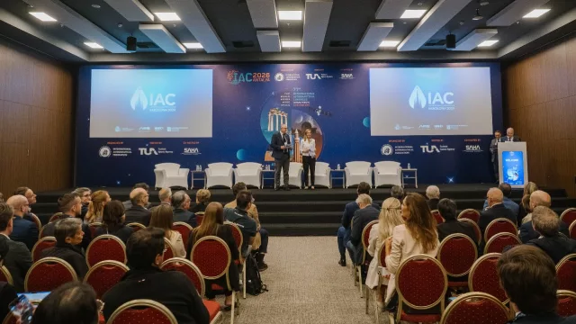España y Cataluña defienden en Antalya las fortalezas de Barcelona para acoger el congreso espacial más importante