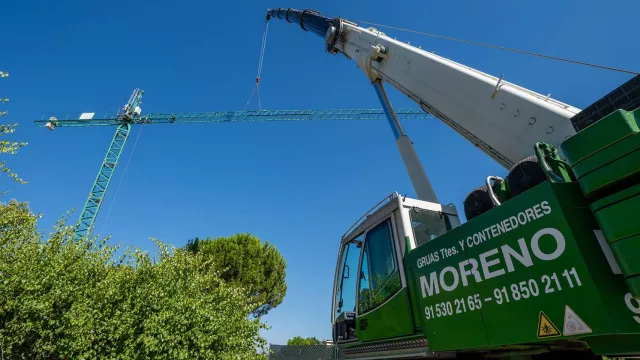Grúas Moreno supera los 60 años de experiencia con una flota preparada para transportar y elevar cargas de hasta 200 toneladas